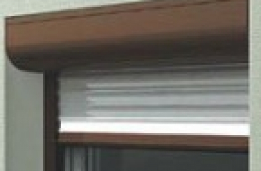 PŘEDOKENNÍ HLINÍKOVÁ ROLETA S KASTLÍKEM VE TVARU ČTVRTKRUHU