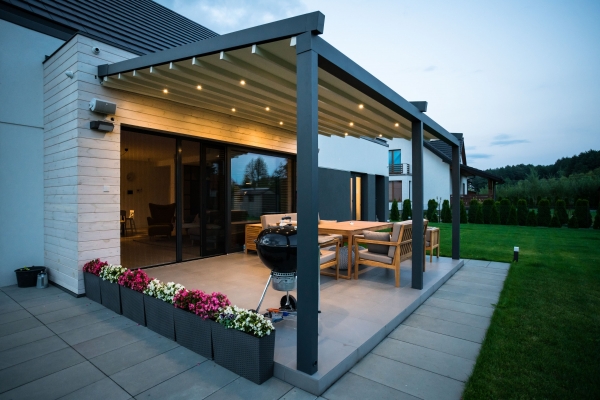 Pergola-s-baldachynem-posuvnou-strechou-Elegancy-1
