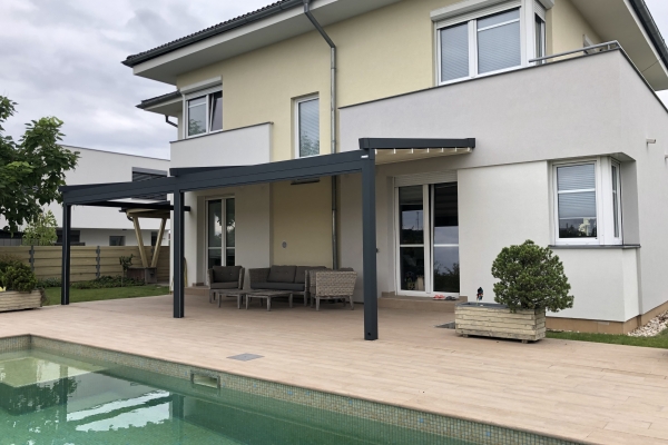 Pergola-Elegancy-s-posuvnou-strechou-IMG-4238.jpeg