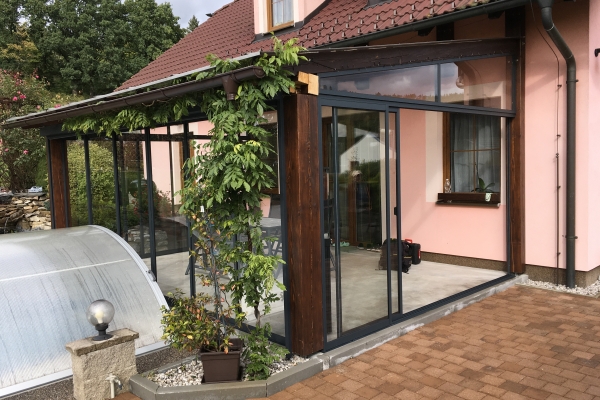 RAL-7016-Ramove-zaskleni-Krecovice-bok-a-fix.trojuhelnik.JPG